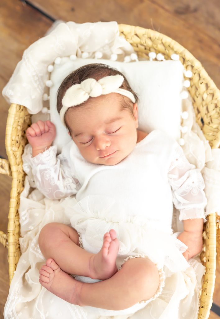 Bébé nouveau-né photographié en studio à Artemps dans l’Aisne