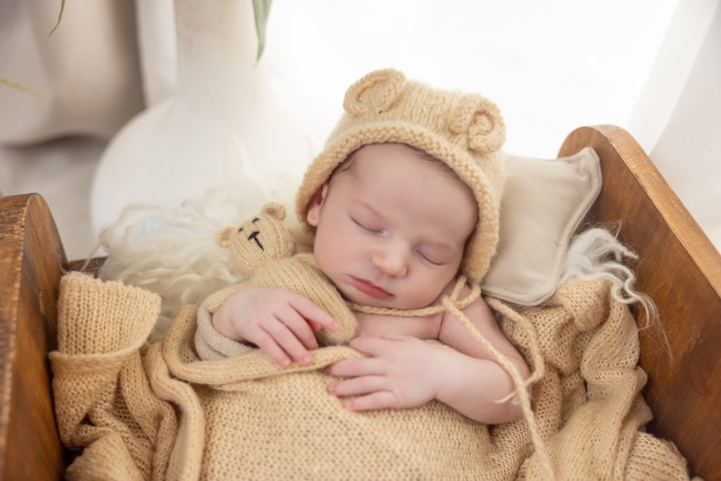Bébé nouveau-né photographié en studio à Artemps dans l’Aisne